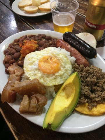 la "BANDEJA PAISA", plat typique Colombien - excellent